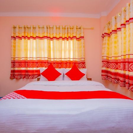Oyo 589 Hotel Trimurti カトマンズ エクステリア 写真