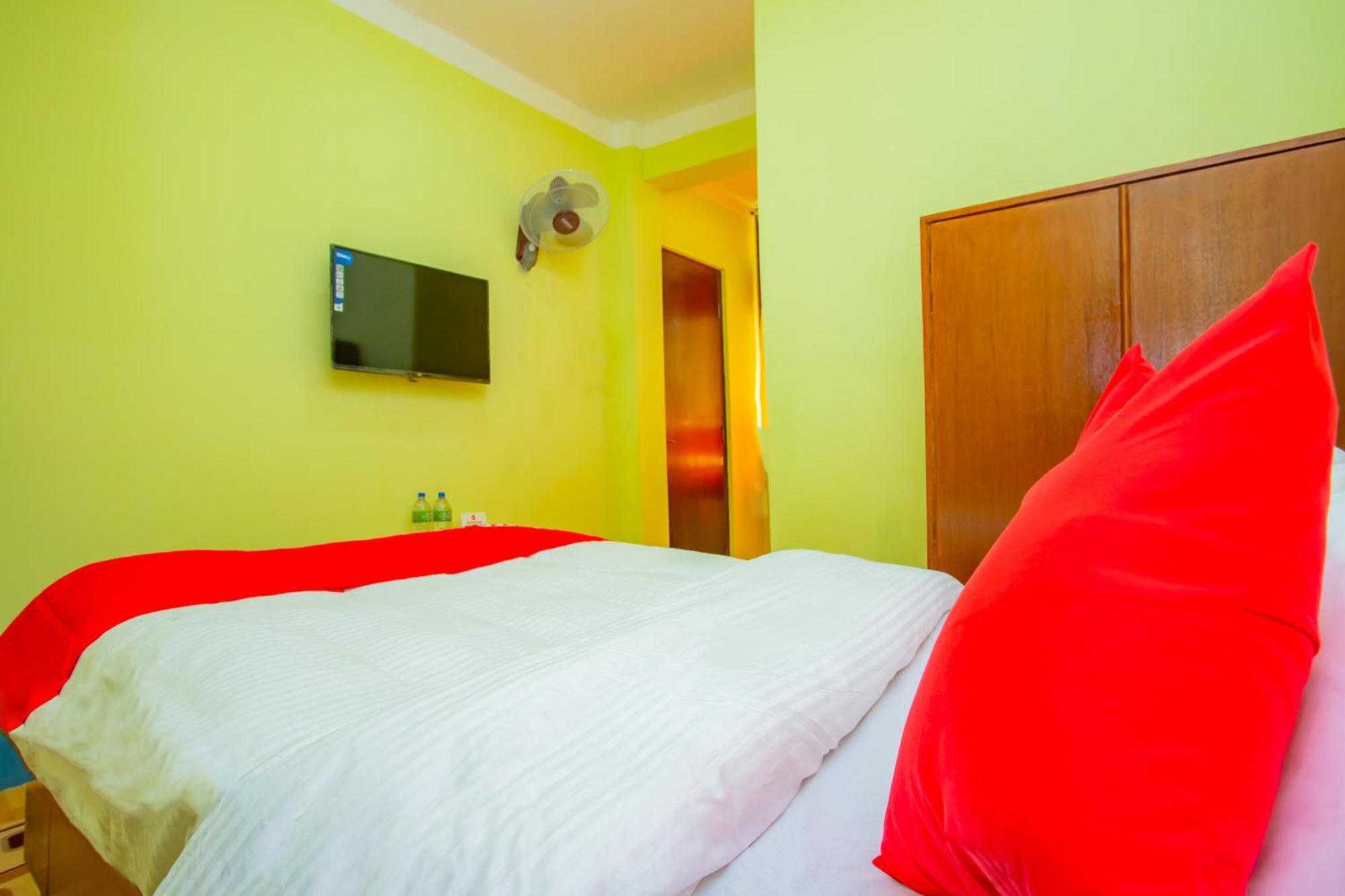 Oyo 589 Hotel Trimurti カトマンズ エクステリア 写真