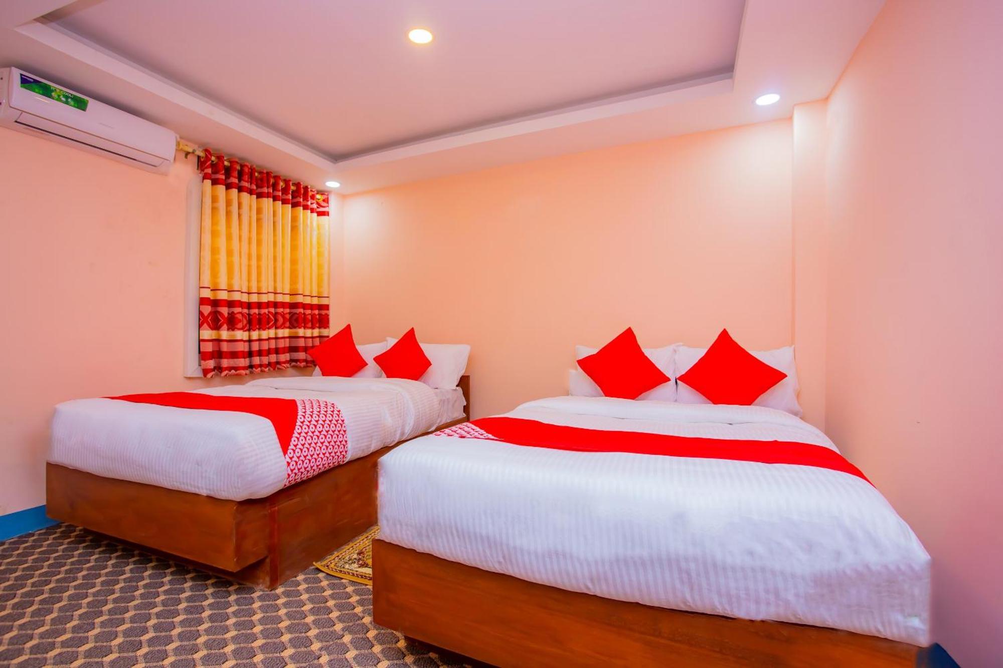 Oyo 589 Hotel Trimurti カトマンズ エクステリア 写真