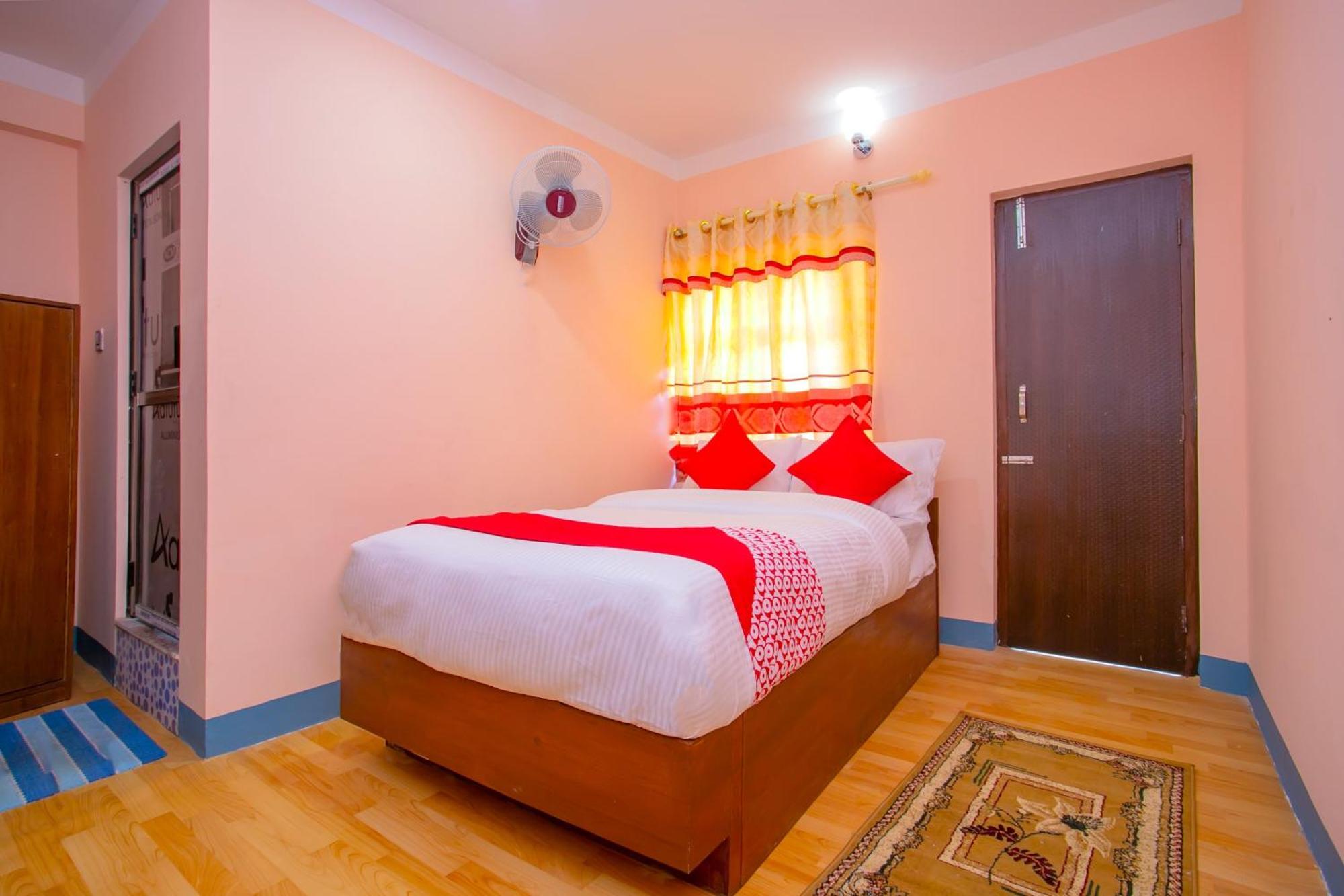 Oyo 589 Hotel Trimurti カトマンズ エクステリア 写真