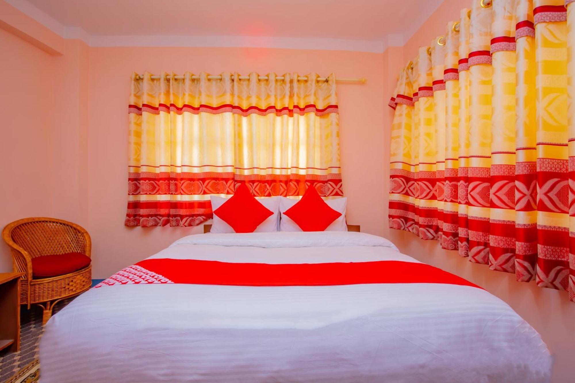 Oyo 589 Hotel Trimurti カトマンズ エクステリア 写真