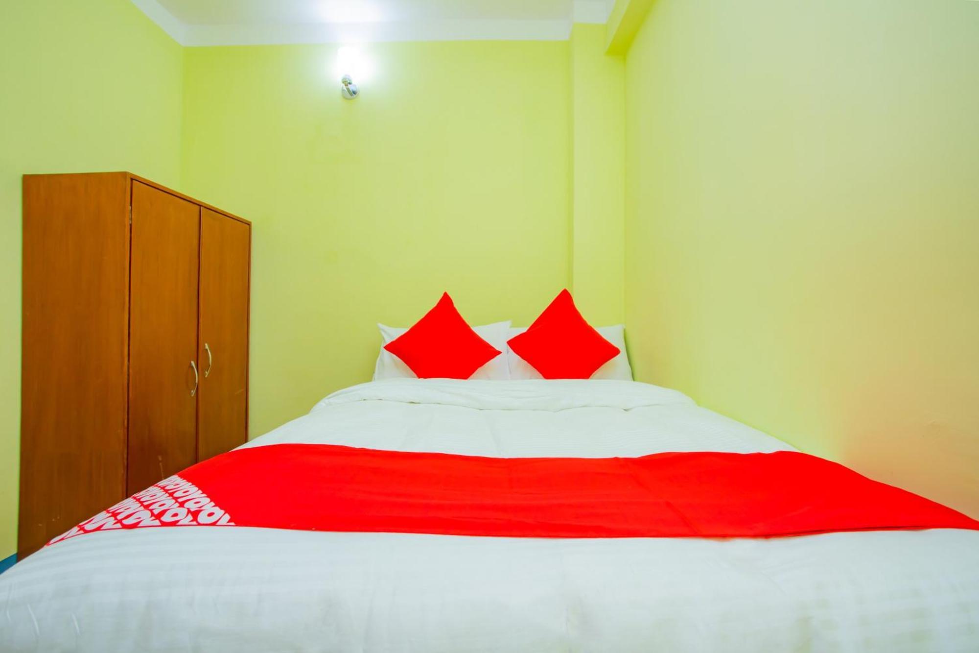 Oyo 589 Hotel Trimurti カトマンズ エクステリア 写真