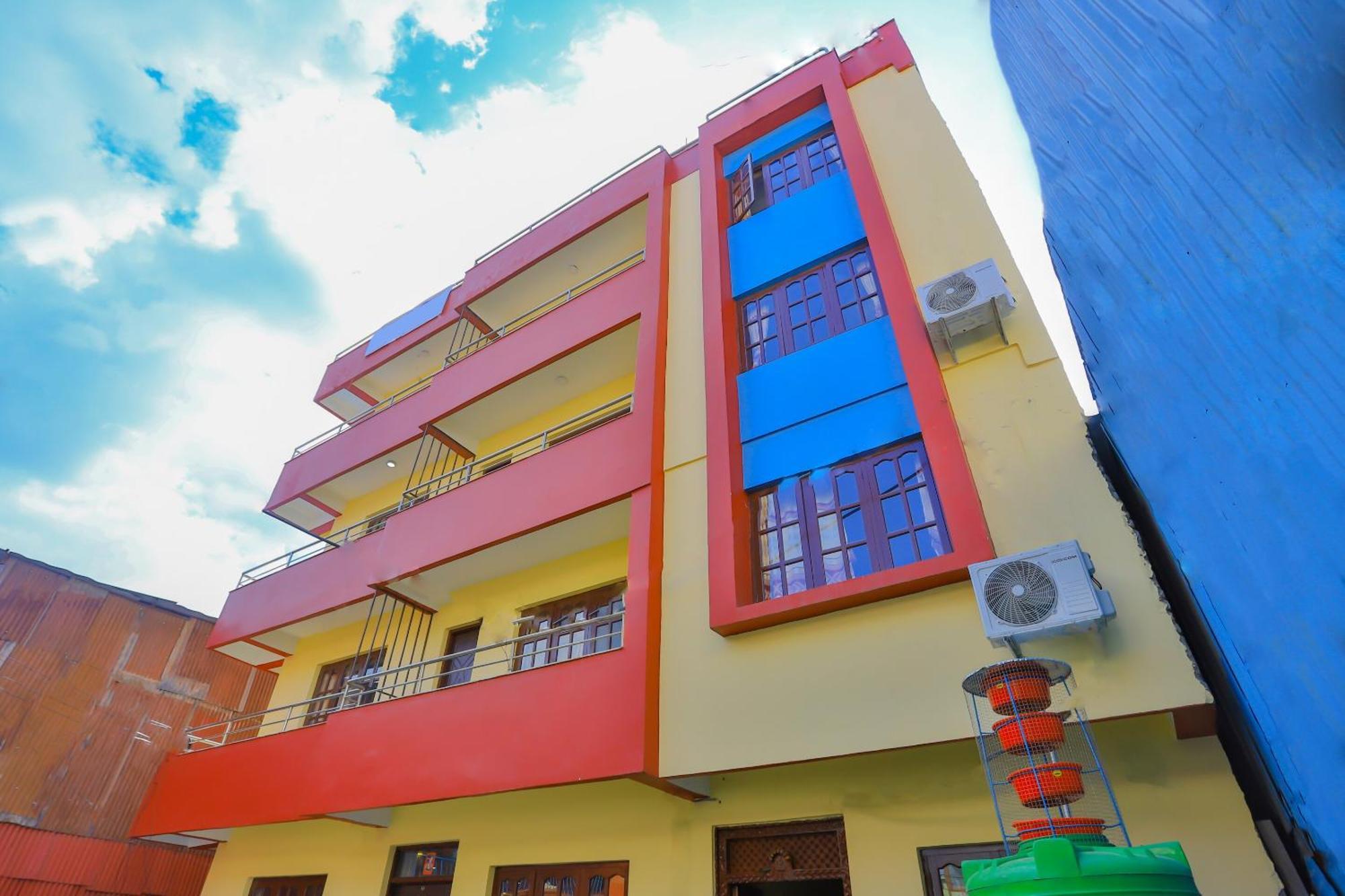 Oyo 589 Hotel Trimurti カトマンズ エクステリア 写真