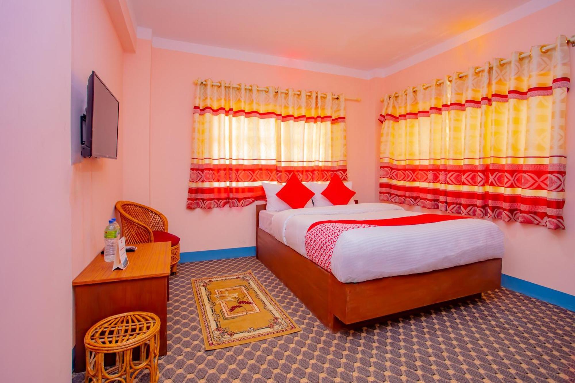 Oyo 589 Hotel Trimurti カトマンズ エクステリア 写真