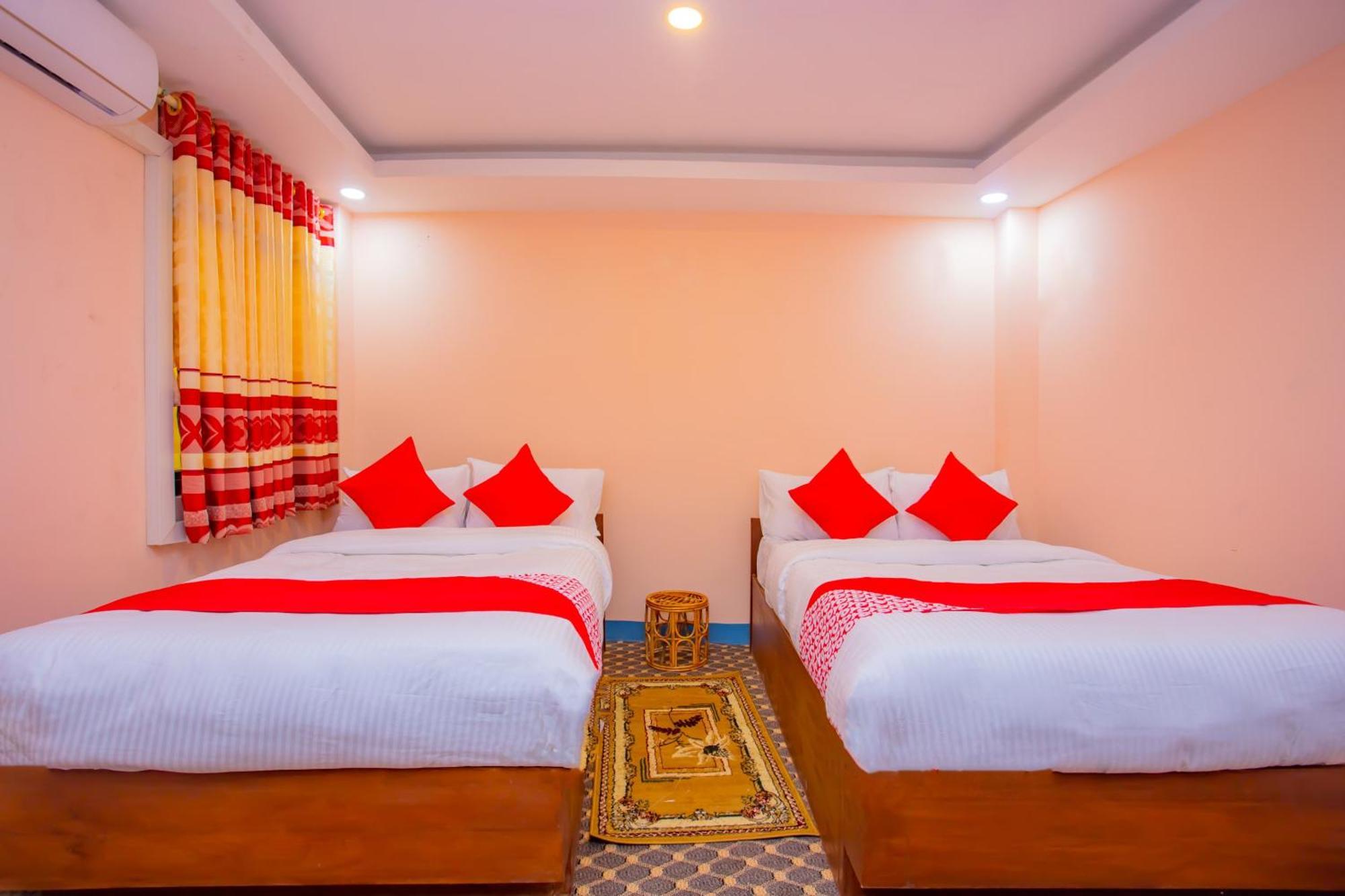 Oyo 589 Hotel Trimurti カトマンズ エクステリア 写真