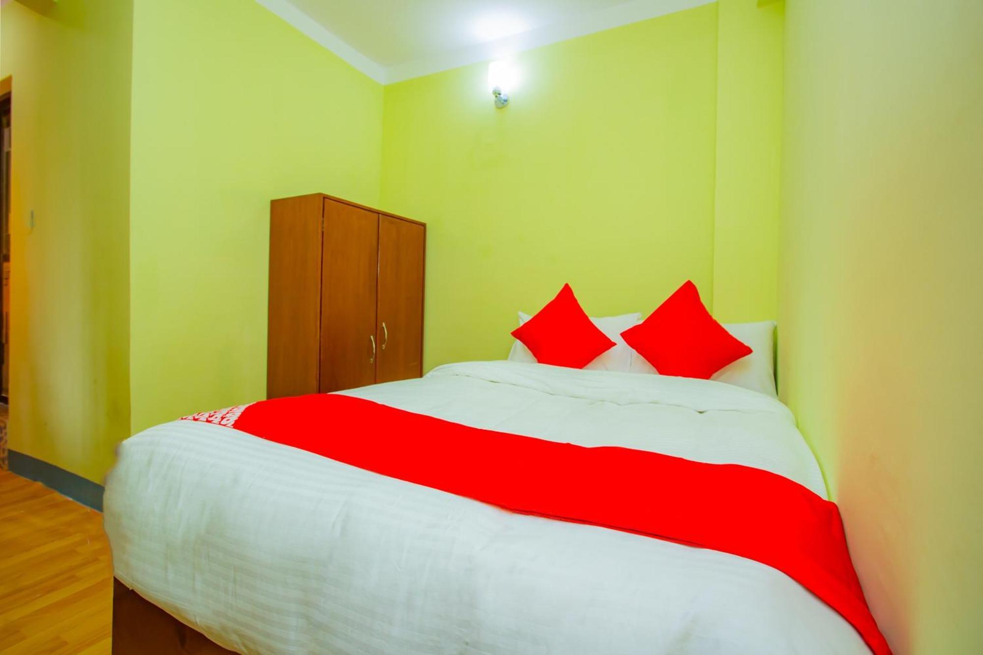 Oyo 589 Hotel Trimurti カトマンズ エクステリア 写真