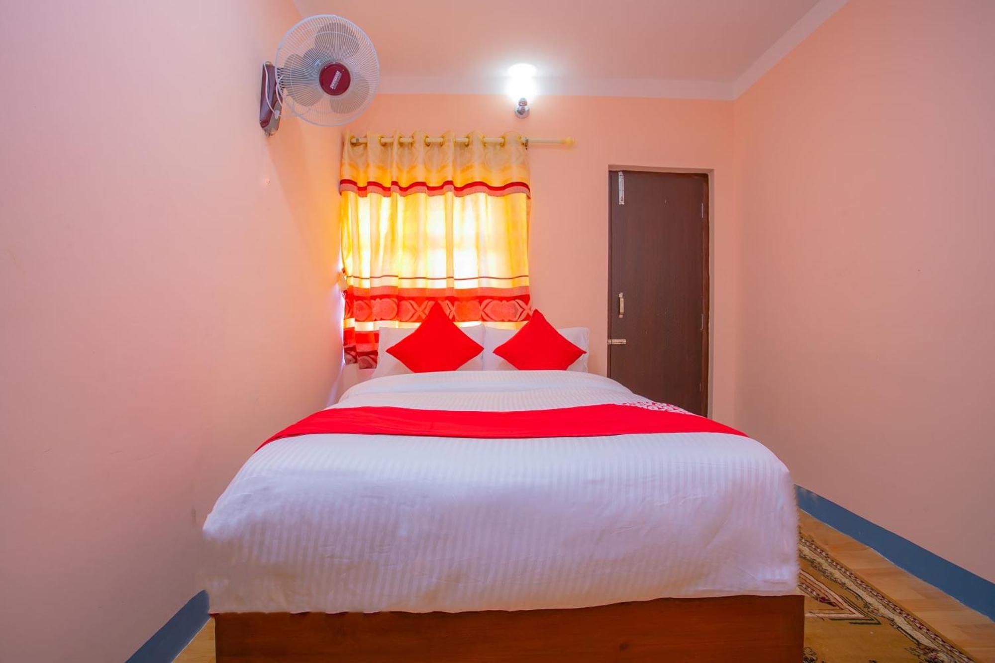 Oyo 589 Hotel Trimurti カトマンズ エクステリア 写真