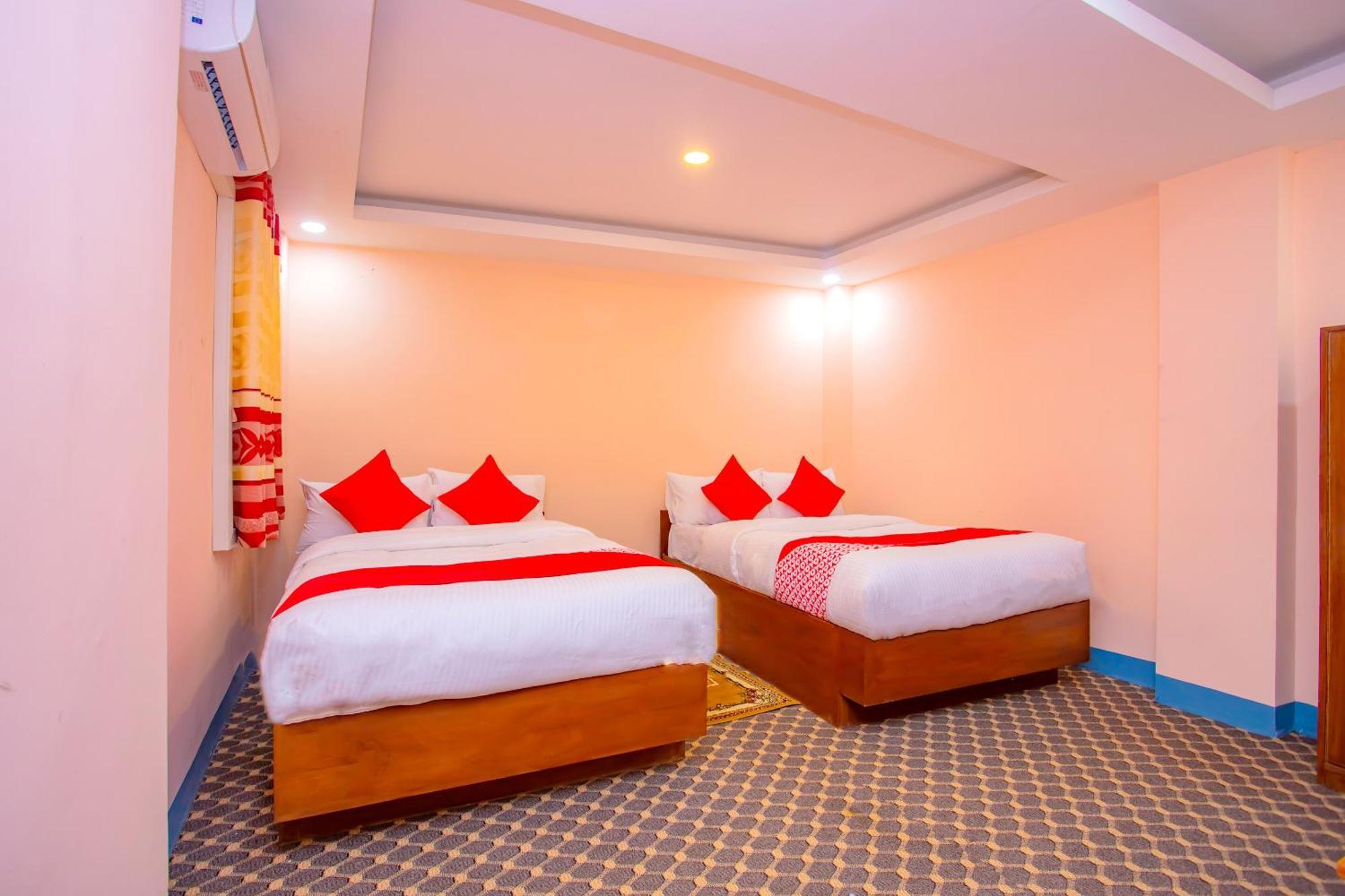 Oyo 589 Hotel Trimurti カトマンズ エクステリア 写真
