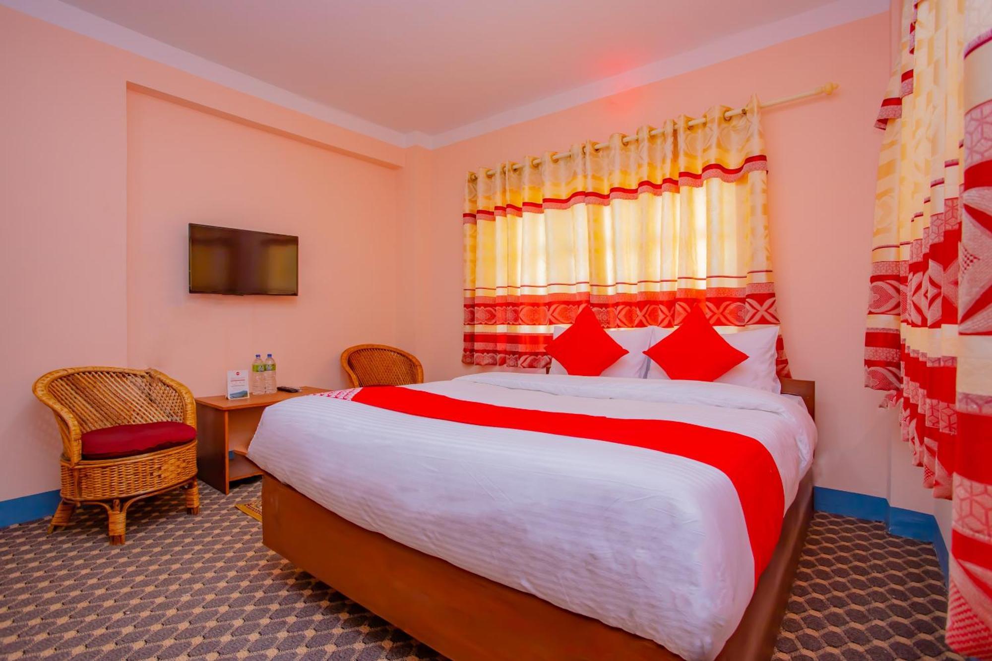 Oyo 589 Hotel Trimurti カトマンズ エクステリア 写真