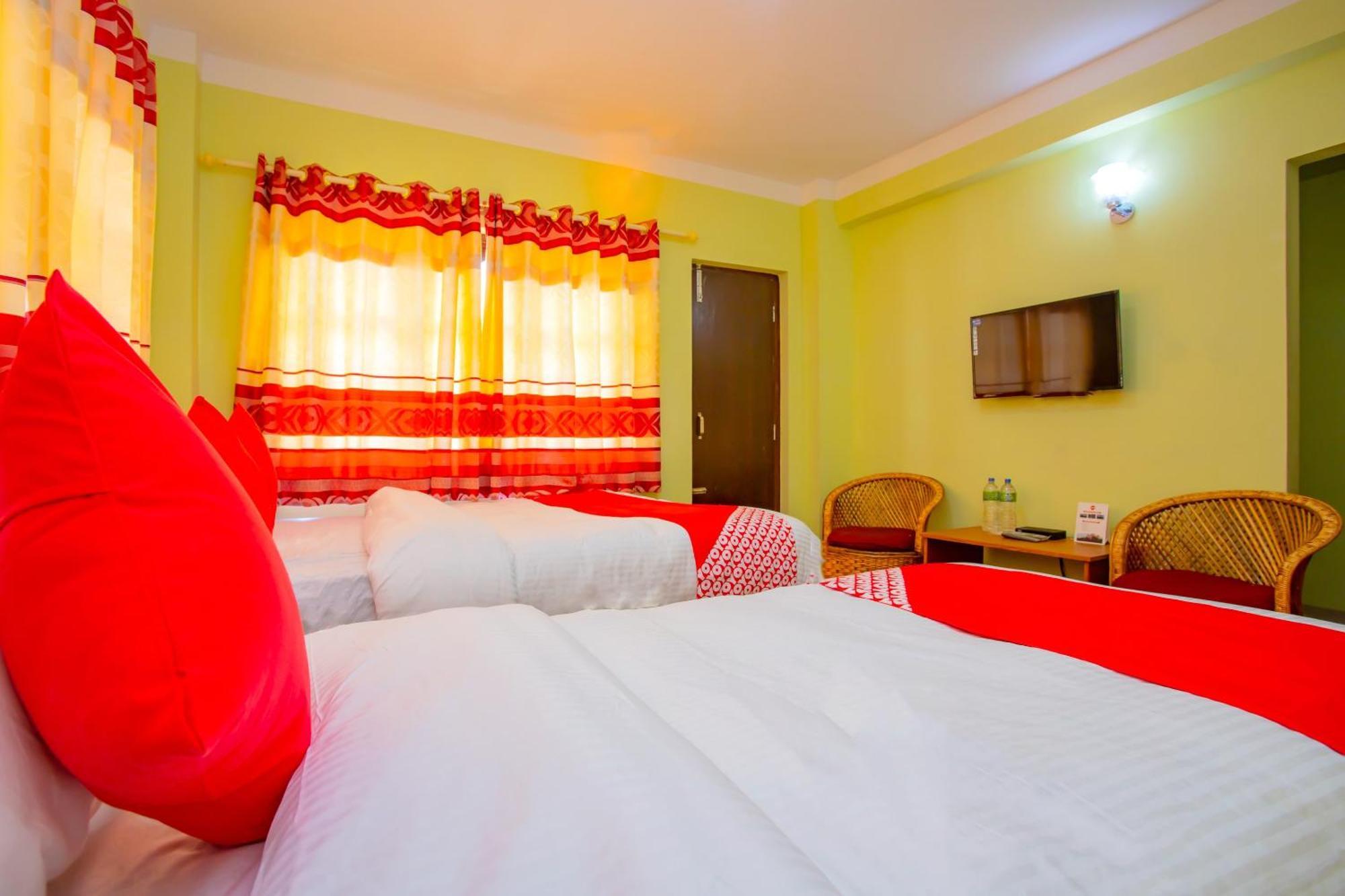 Oyo 589 Hotel Trimurti カトマンズ エクステリア 写真