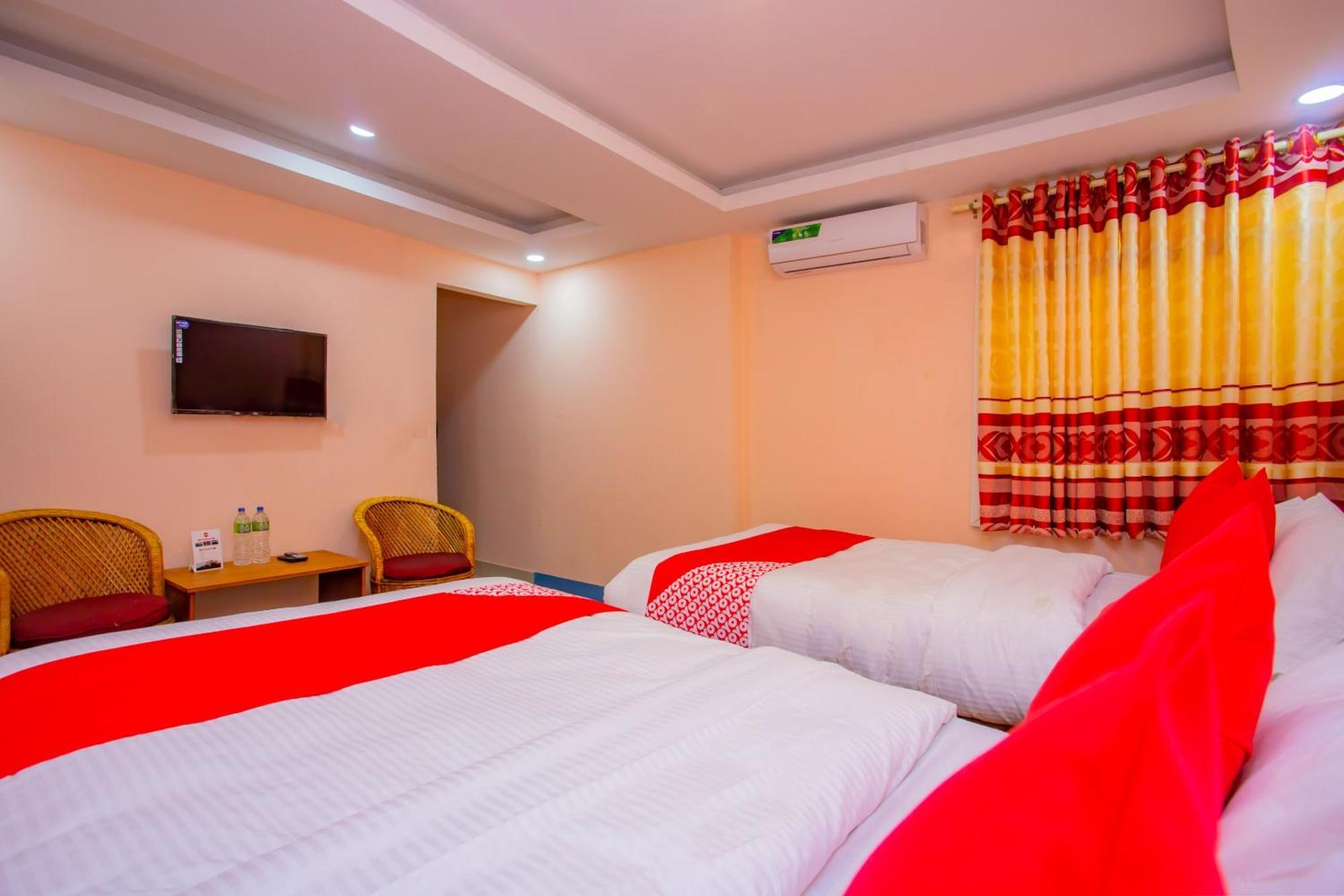 Oyo 589 Hotel Trimurti カトマンズ エクステリア 写真