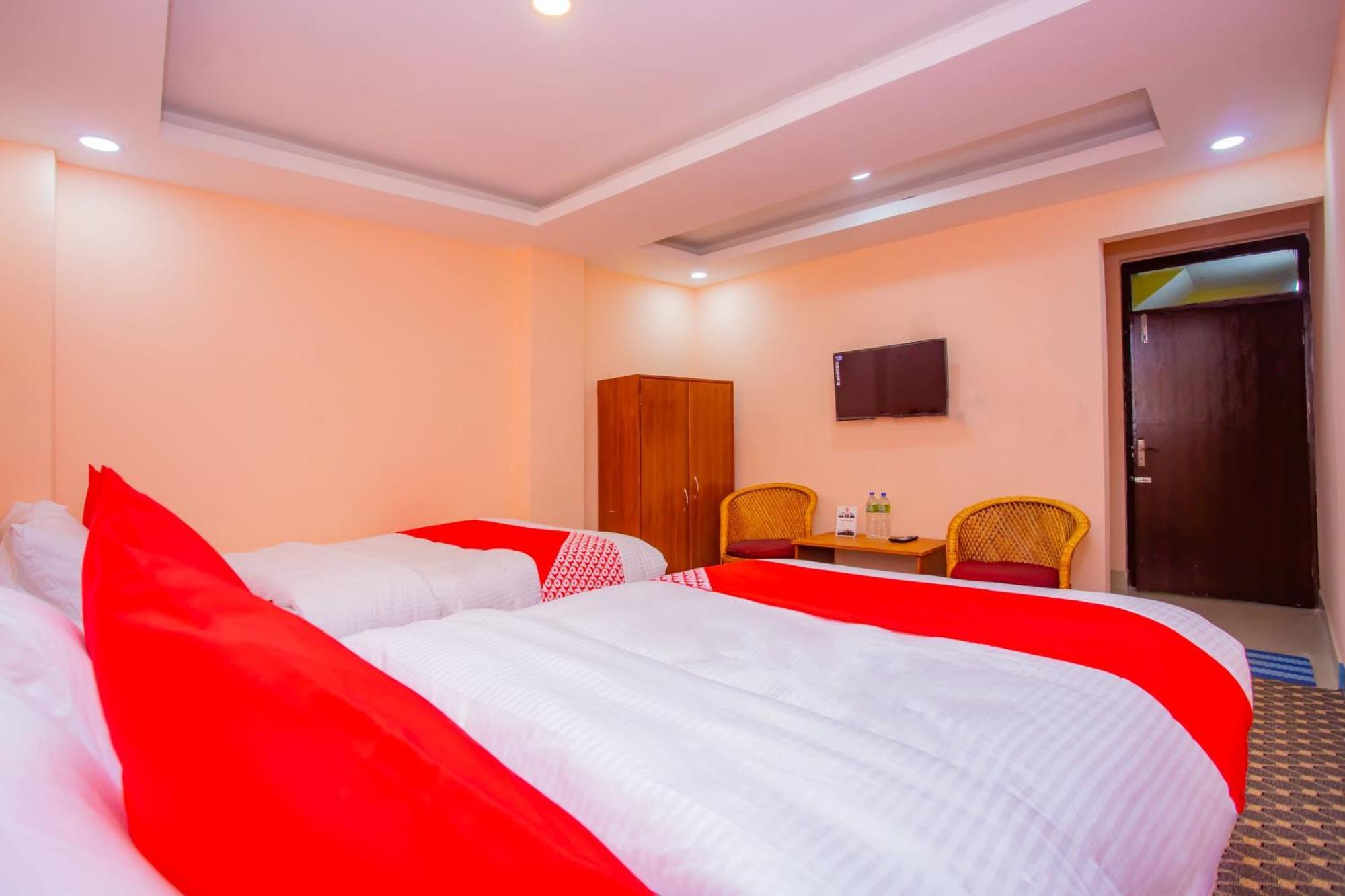 Oyo 589 Hotel Trimurti カトマンズ エクステリア 写真